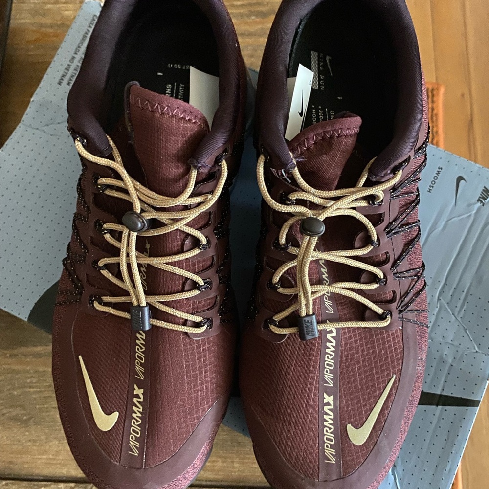 Nike Burgundy Sneakers with Modern Design and Breathable Fabric